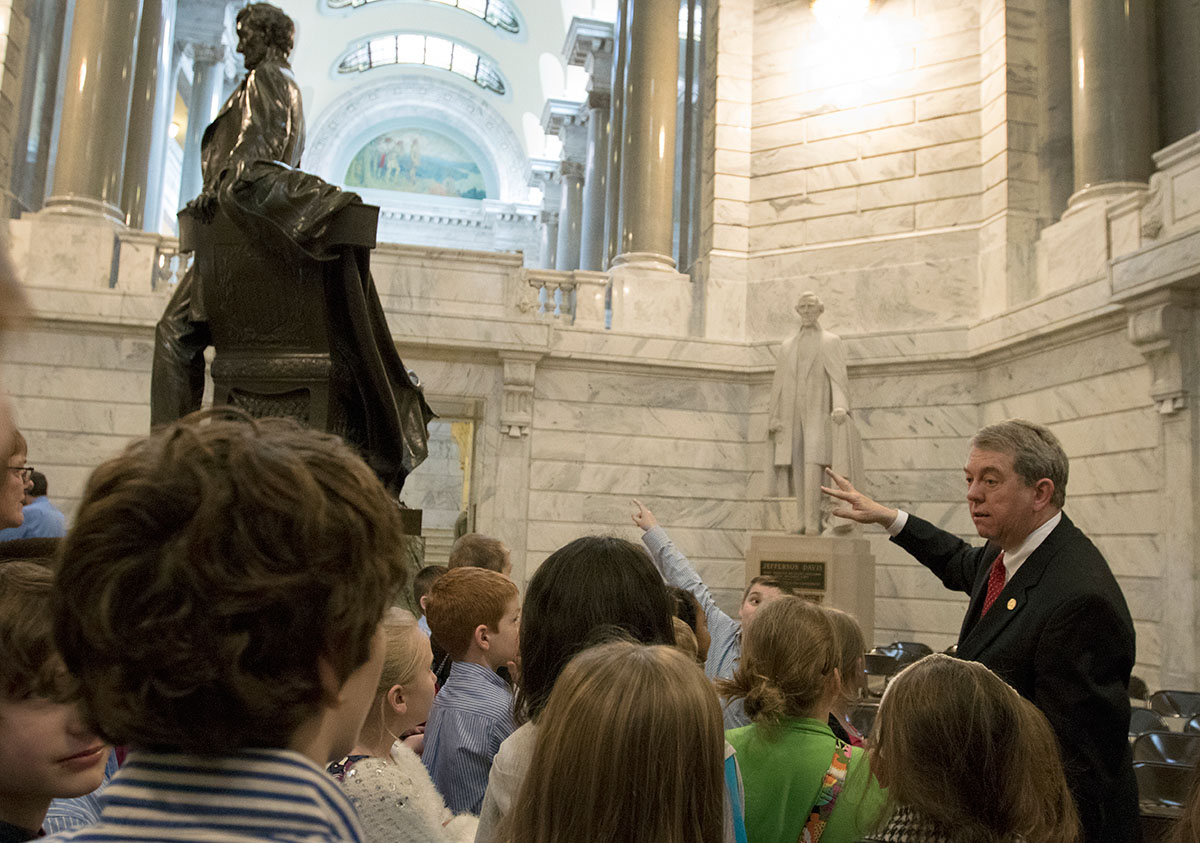 Sen. Dorsey Ridley of Henderson talks with students from his district about the statues in the Capitol rotunda after the ceremony.