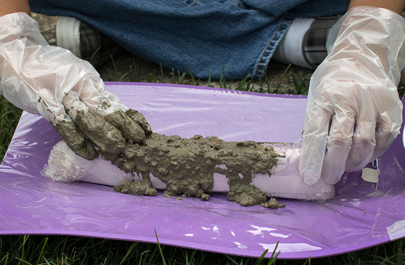 A student makes a cement boat in Problems You Have Never Solved Before Thursday, July 9. (Photo by Emilie Milcarek)