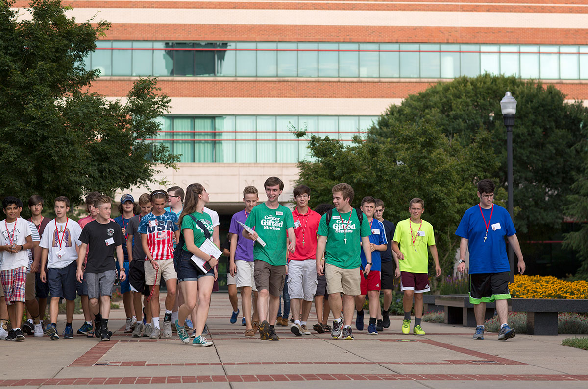 Counselors Olivia Jacobs (left), Ben Guthrie (middle), and Seth Marksberry (right) lead their groups on a campus tour Sunday, June 26. (Photo by Tucker Allen Covey)